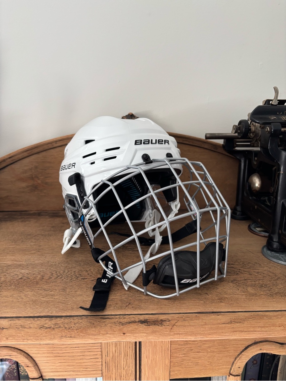 Bauer RE-AKT90 White Helmet Junior Small
